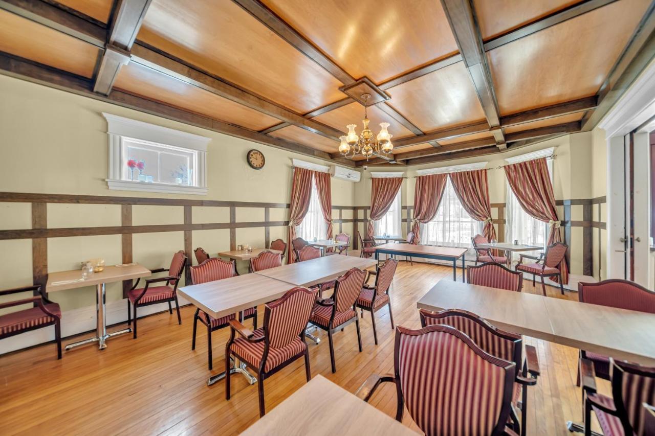 Marmora And Lake Inn And Victorian Diner Exterior foto